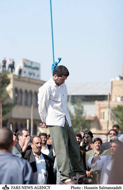إعدام سفاح .......     