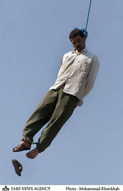 إعدام سفاح .......     