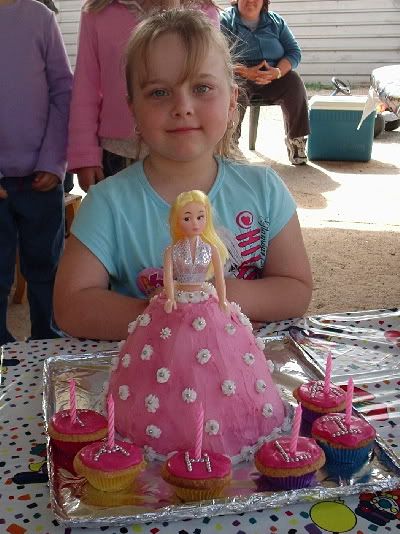 Tahlia and her 6th Birthday Cake user posted image