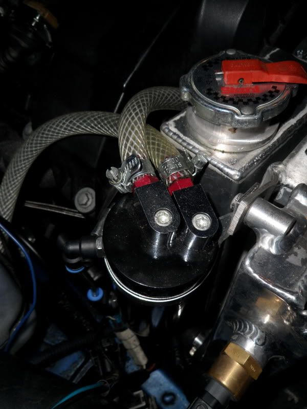 what are characteristics of oil smoke from turbo or engine?