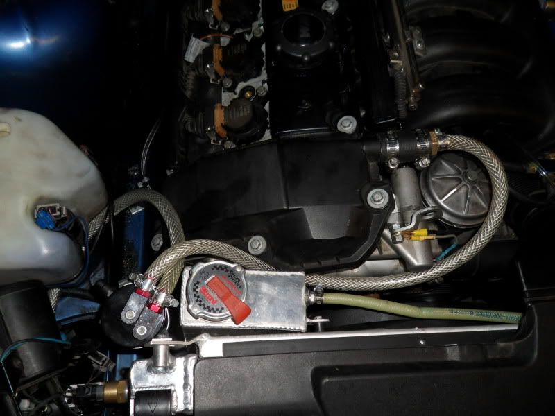 what are characteristics of oil smoke from turbo or engine?