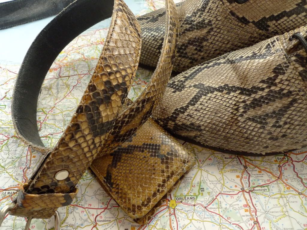 http://i27.photobucket.com/albums/c169/eamesimport/II/python%20wallet%20and%20belt/P1040565.jpg