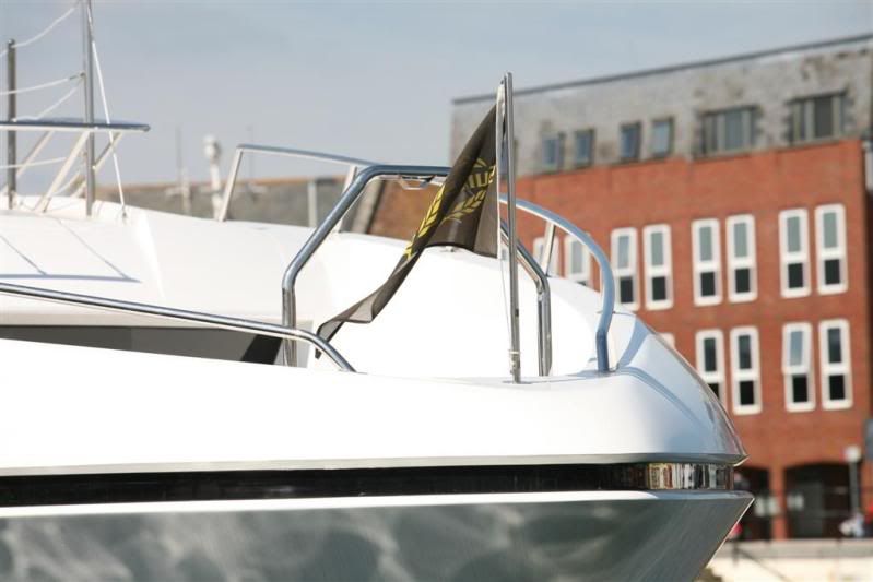 IMAGE: http://i27.photobucket.com/albums/c170/tj289/Predator130001Large.jpg