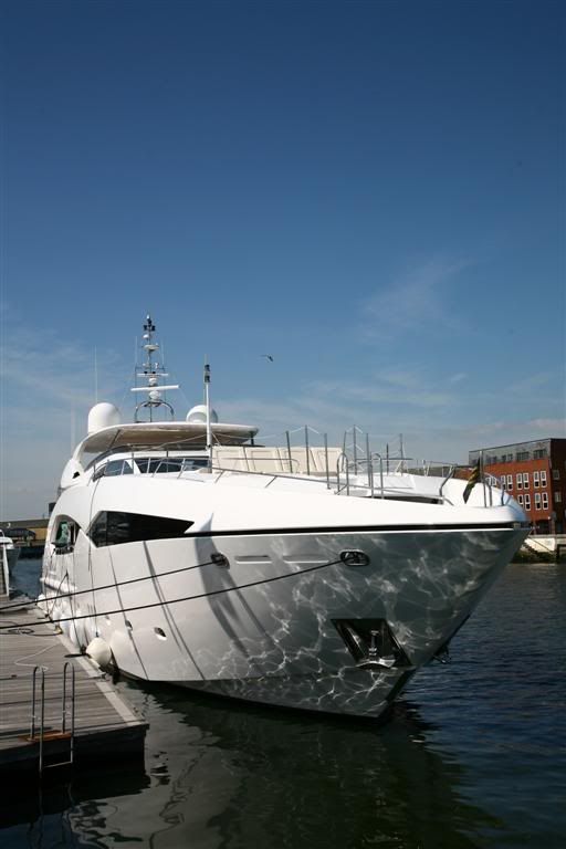 IMAGE: http://i27.photobucket.com/albums/c170/tj289/Predator130007Large.jpg