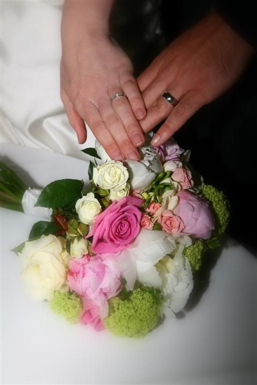 IMAGE: http://i27.photobucket.com/albums/c170/tj289/Wedding%20at%20Wellington%20Barn/DaveKellyWedding524Large.jpg