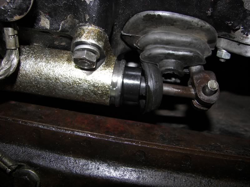 I'm stuck! Trying to bleed clutch slave MGB & GT Forum The MG Experience