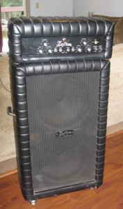 http://i27.photobucket.com/albums/c176/bketner/Music%20Equipment/KustomBass.jpg