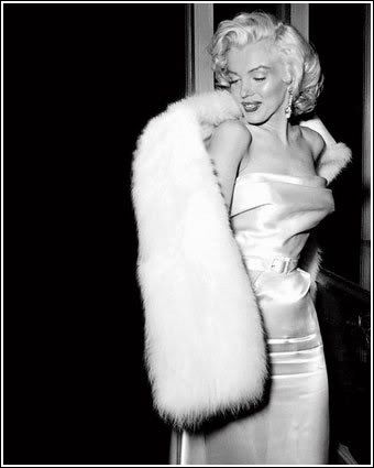 Marilyn-Monroe-Photograph-C12037306.jpg