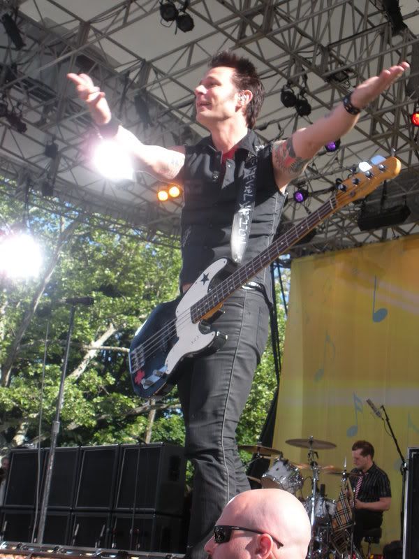 Mike_Dirnt_at_GMA_Concert_by_gdmcrp.jpg