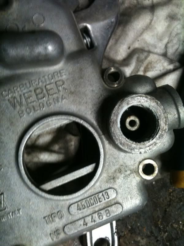 http://i27.photobucket.com/albums/c181/Humptydub/POS60T/DCOE_fuelinlet.jpg http://i27.photobucket.com/albums/c181/Humptydub/POS60T/DCOE_fuelinlet.jpg