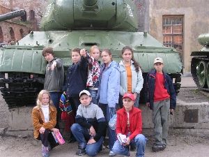 http://i27.photobucket.com/albums/c182/a9a/Team3.jpg