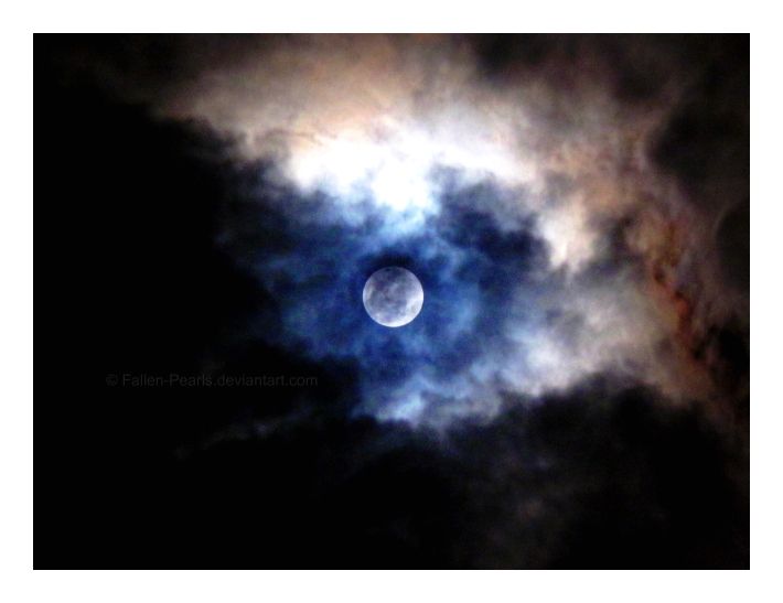  photo Cloudy_moonlit_sky_by_Fallen_Pearls_zps63440c8f.jpg