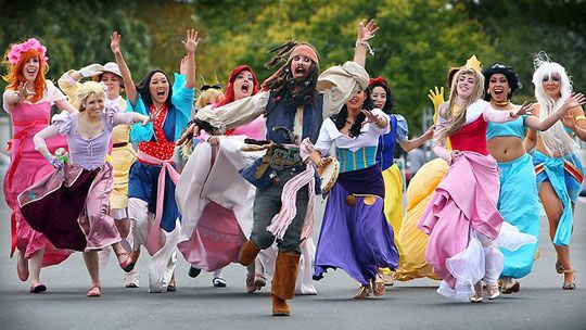  photo funny-Disney-princesses-chasing-Jack-Sparrow_zpsdac3d8e1.jpg