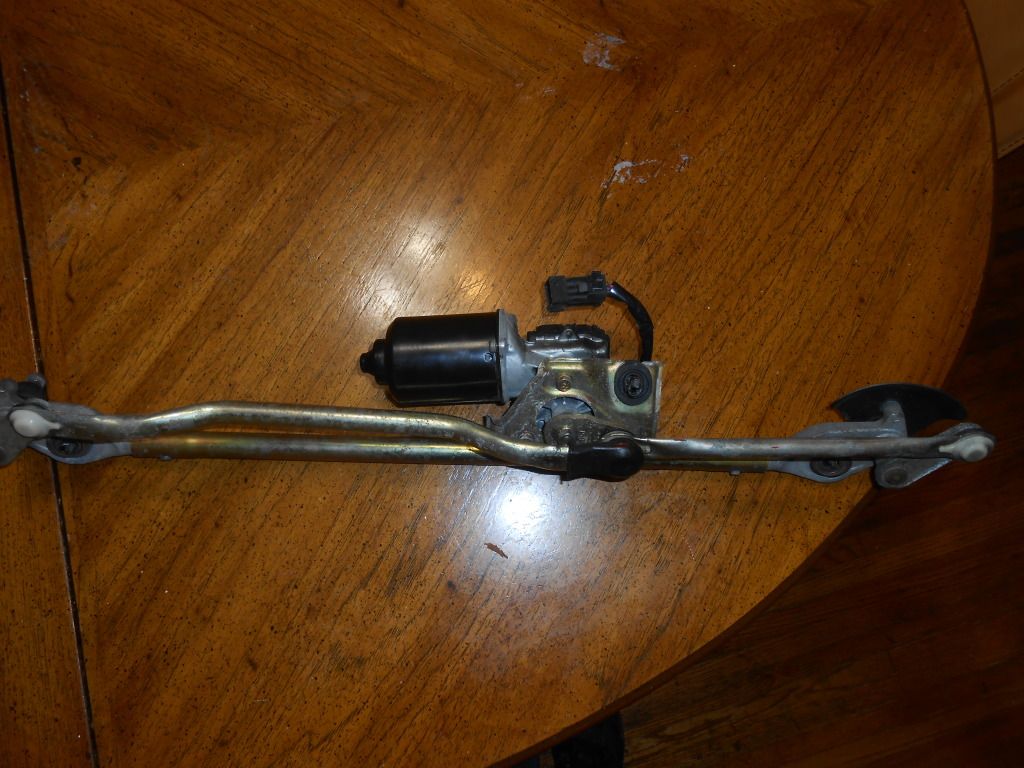 disconnected passenger side wiper arm/assembly on 2001 93