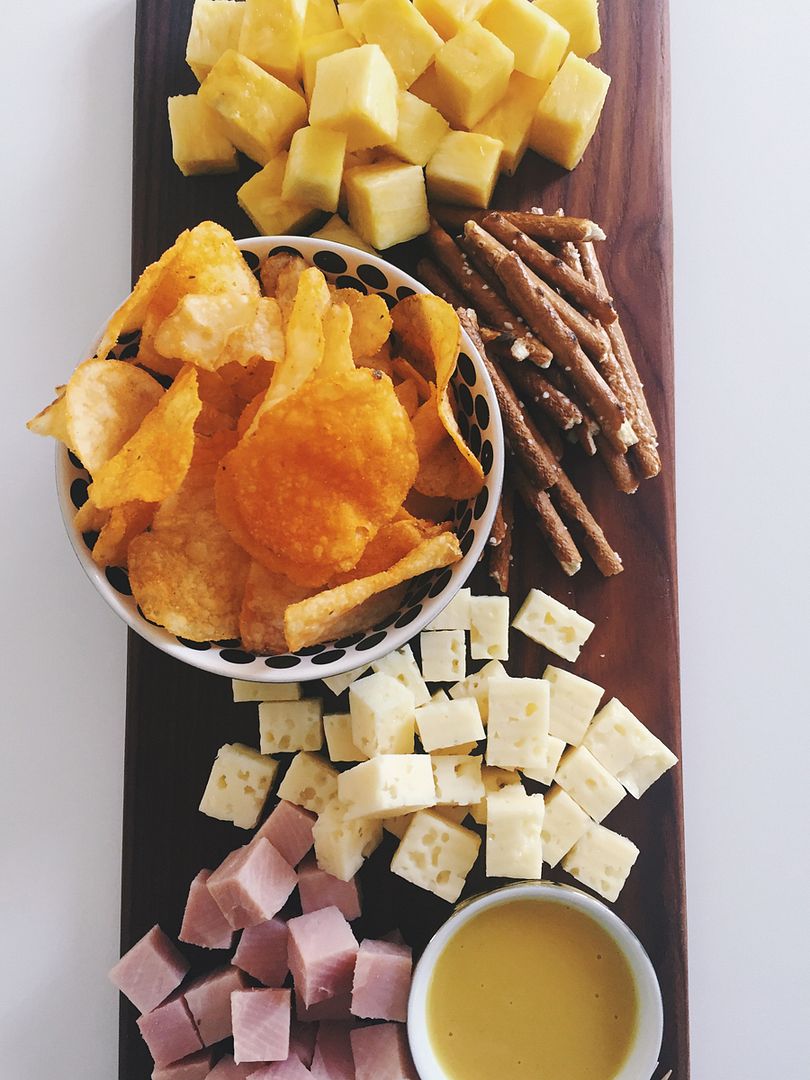 photo brookecourtney_snacktrayhawaiian-4.jpg