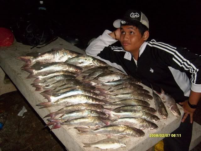 http://i27.photobucket.com/albums/c192/azzahar/Fishing070208_CP6/S6300808.jpg