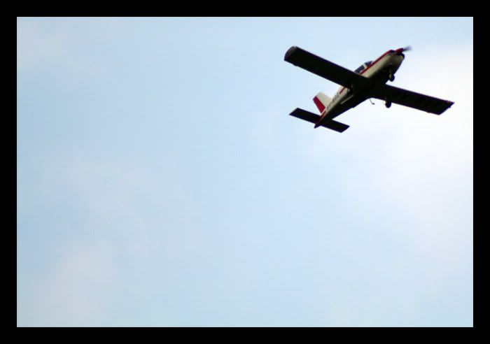 IMAGE: http://i27.photobucket.com/albums/c192/jayson_ang2/Candids/8844f0e8.jpg