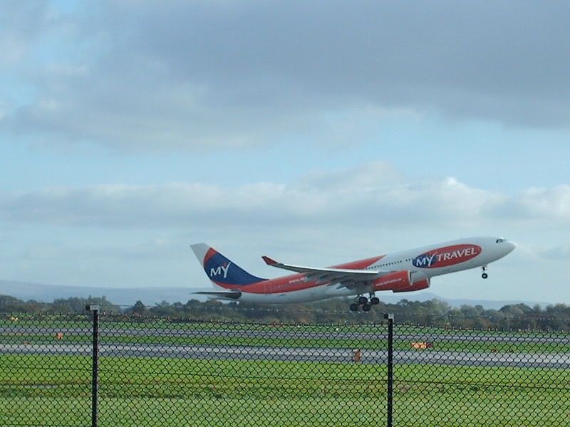 http://i27.photobucket.com/albums/c199/phillipflynn/Manchesterairportpics29thoctober-21.jpg