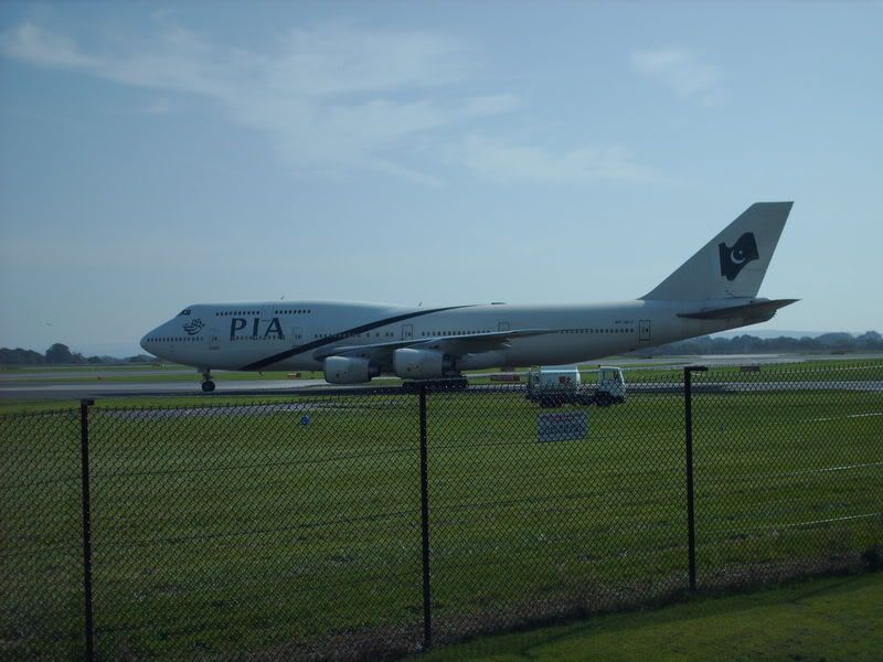 http://i27.photobucket.com/albums/c199/phillipflynn/manairport10thsep003.jpg