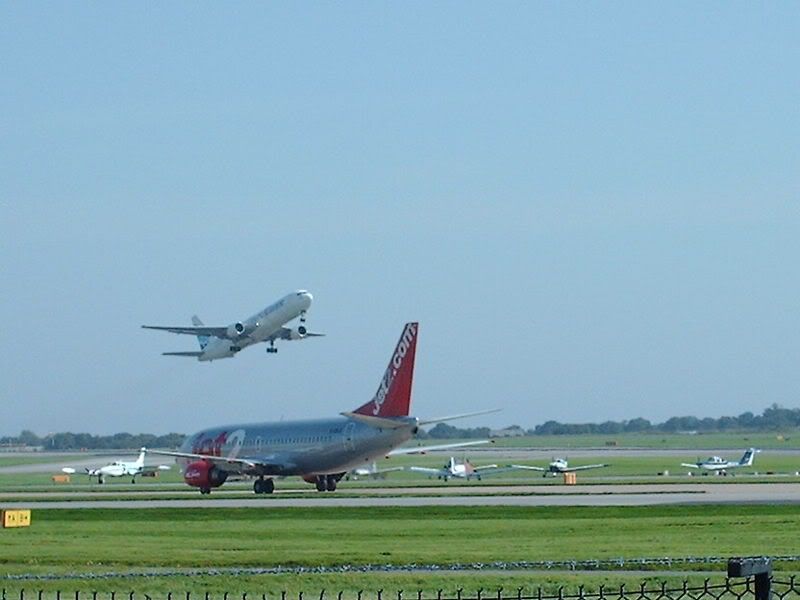 http://i27.photobucket.com/albums/c199/phillipflynn/manairport10thsep004.jpg