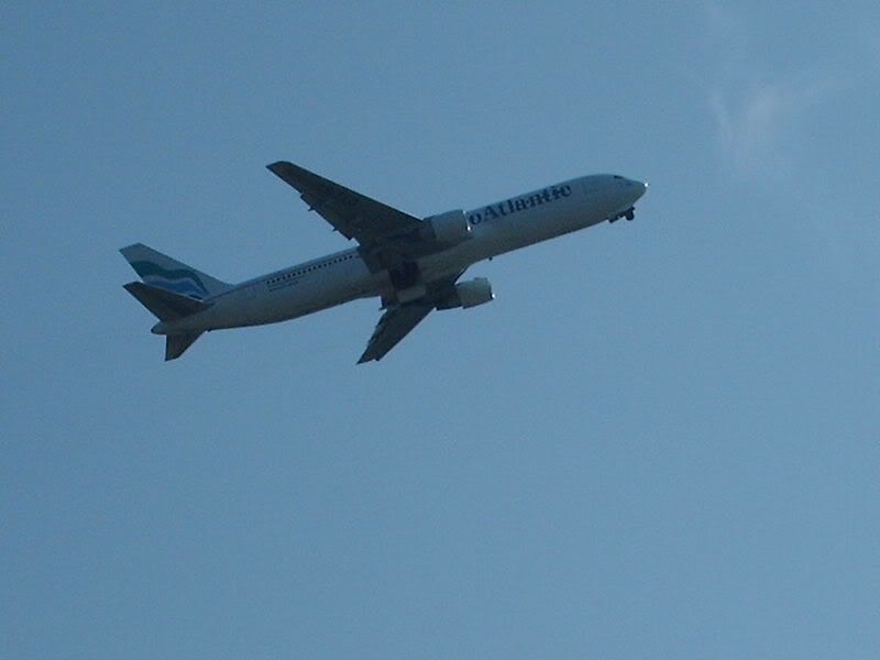 http://i27.photobucket.com/albums/c199/phillipflynn/manairport10thsep005.jpg