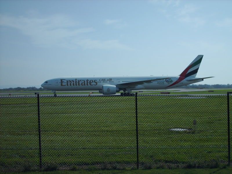 http://i27.photobucket.com/albums/c199/phillipflynn/manairport10thsep008.jpg