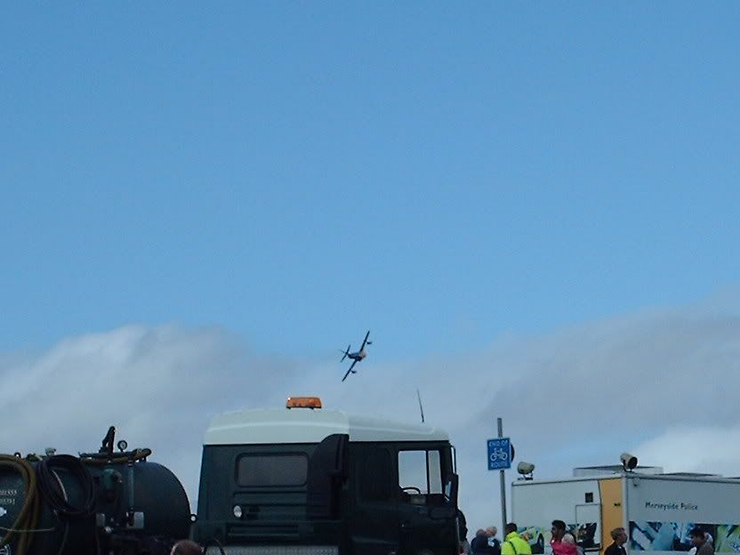 http://i27.photobucket.com/albums/c199/phillipflynn/southportairshow004.jpg