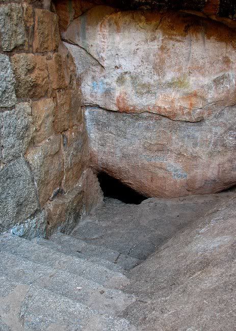 Obavvana Khindi - Chitradurga fort Obavvana Khindi - Chitradurga fort